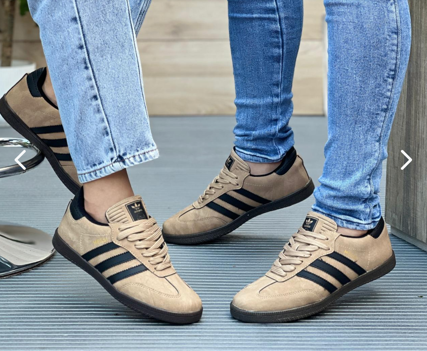 ¡⚡️ Descubre las nuevas Samba Messi x Adidas! 🕶️👟 El estilo clásico se reinventa con la leyenda del fútbol. 🌟⚽️