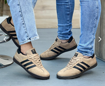 ¡⚡️ Descubre las nuevas Samba Messi x Adidas! 🕶️👟 El estilo clásico se reinventa con la leyenda del fútbol. 🌟⚽️