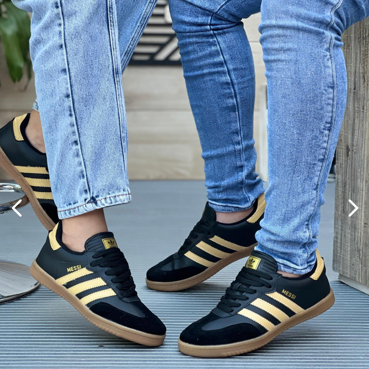 ¡⚡️ Descubre las nuevas Samba Messi x Adidas! 🕶️👟 El estilo clásico se reinventa con la leyenda del fútbol. 🌟⚽️